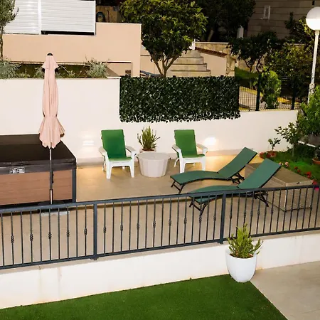 Apartment Pina - A Home Away From Home With A Private Jacuzzi-2
